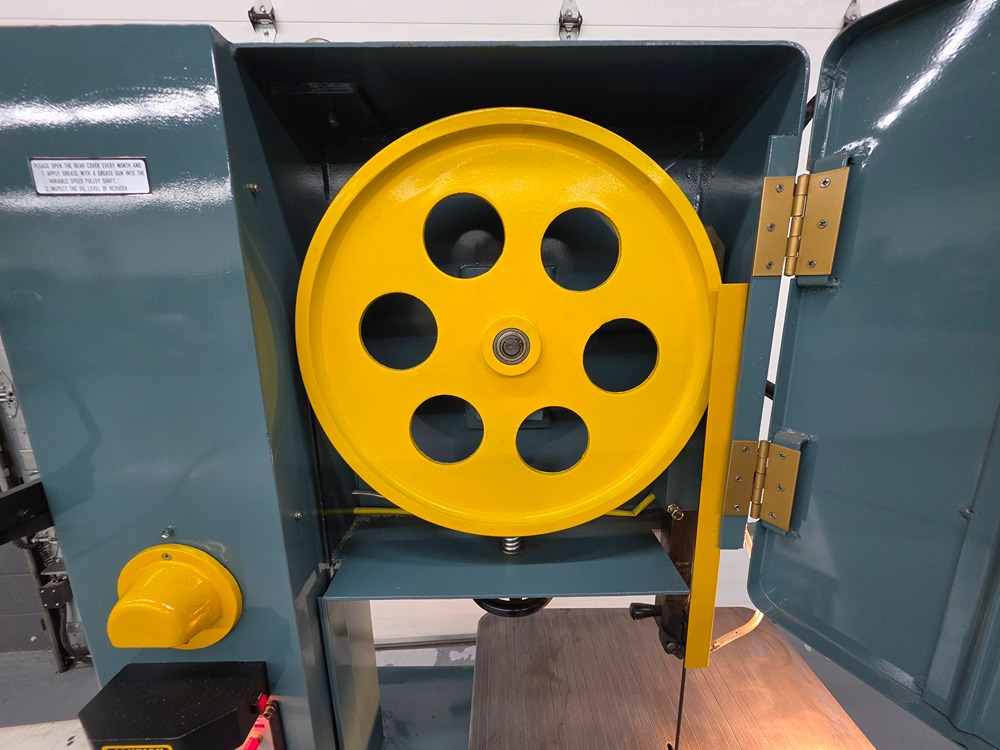 18" x 12" Enco #135-1551, Vertical Bandsaw, 19.5" x 24" tilting table, 5/8" blade capacity, 1 HP motor - Image 7