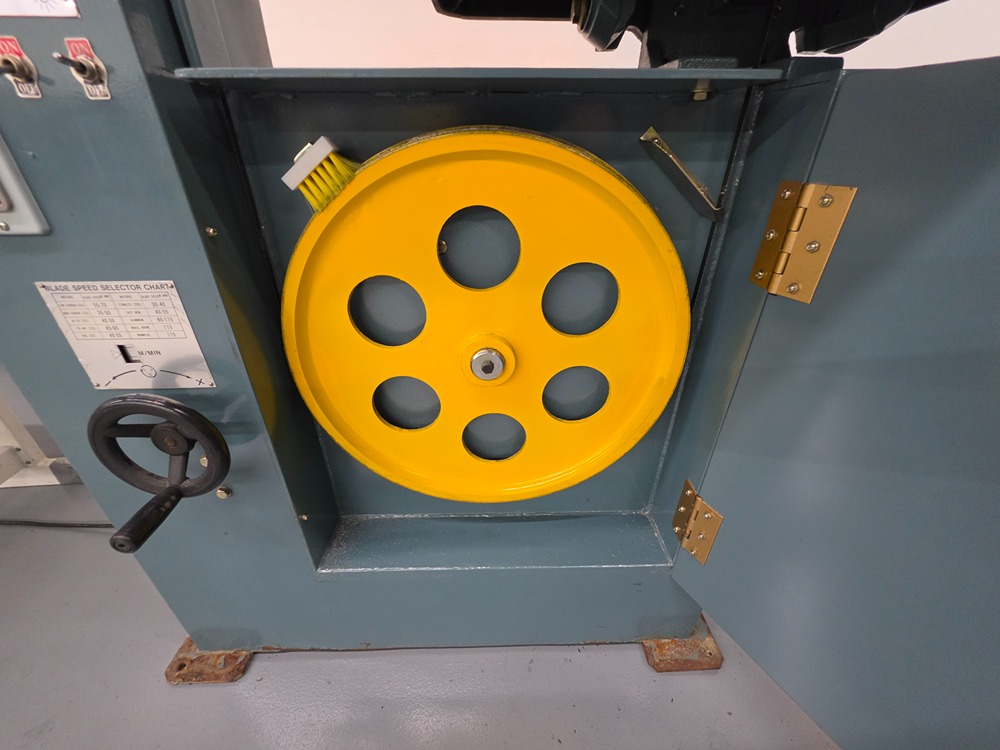 18" x 12" Enco #135-1551, Vertical Bandsaw, 19.5" x 24" tilting table, 5/8" blade capacity, 1 HP motor - Image 8