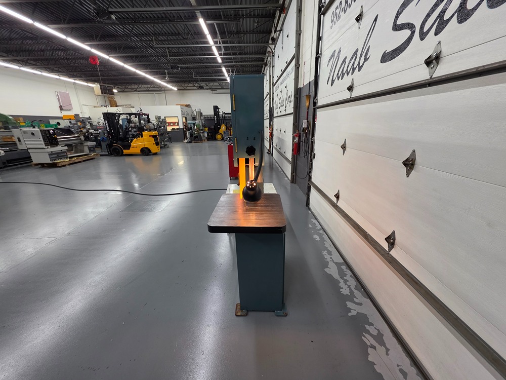18" x 12" Enco #135-1551, Vertical Bandsaw, 19.5" x 24" tilting table, 5/8" blade capacity, 1 HP motor - Image 10