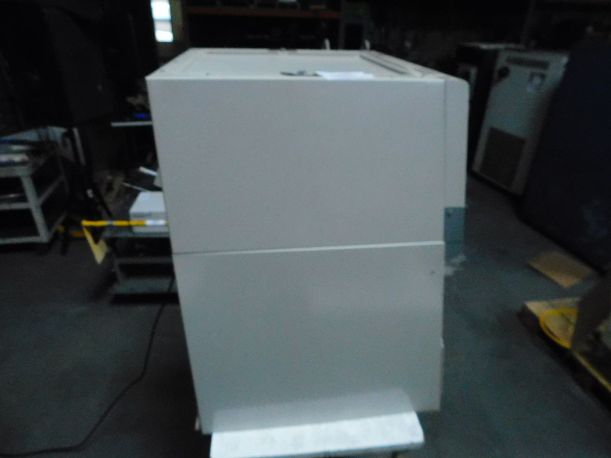 Labconco #3887220 Nano, Fume Hood, HEPA Filtration 99.99% @ 0.3 Micron, 24" width x 28" D x 32" H, 120 V., 1 - Image 3