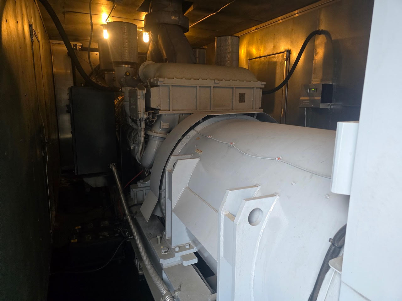2000 KW MTU Detroit Diesel #2000SEB, Enclosed Standby Diesel Generator, 7821/13200 Volts, 1800 RPM, 60 Hz - Image 3