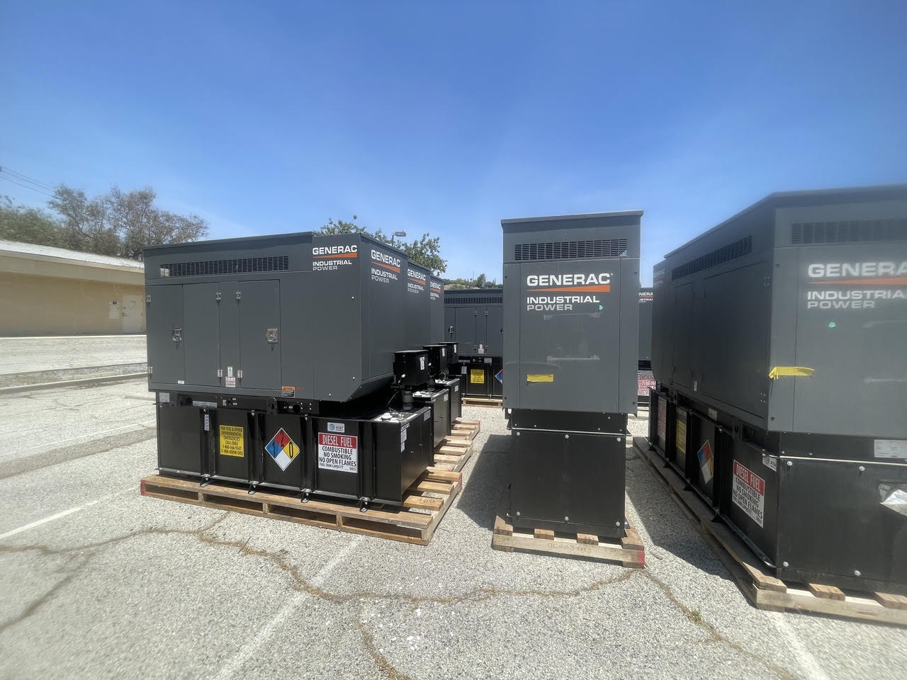 30 KW Generac Diesel Generator, 120/240 Volts, 3 Phase, 2.2L Engine, 190 Gal. Tank, Steel Enclosure - Image 9