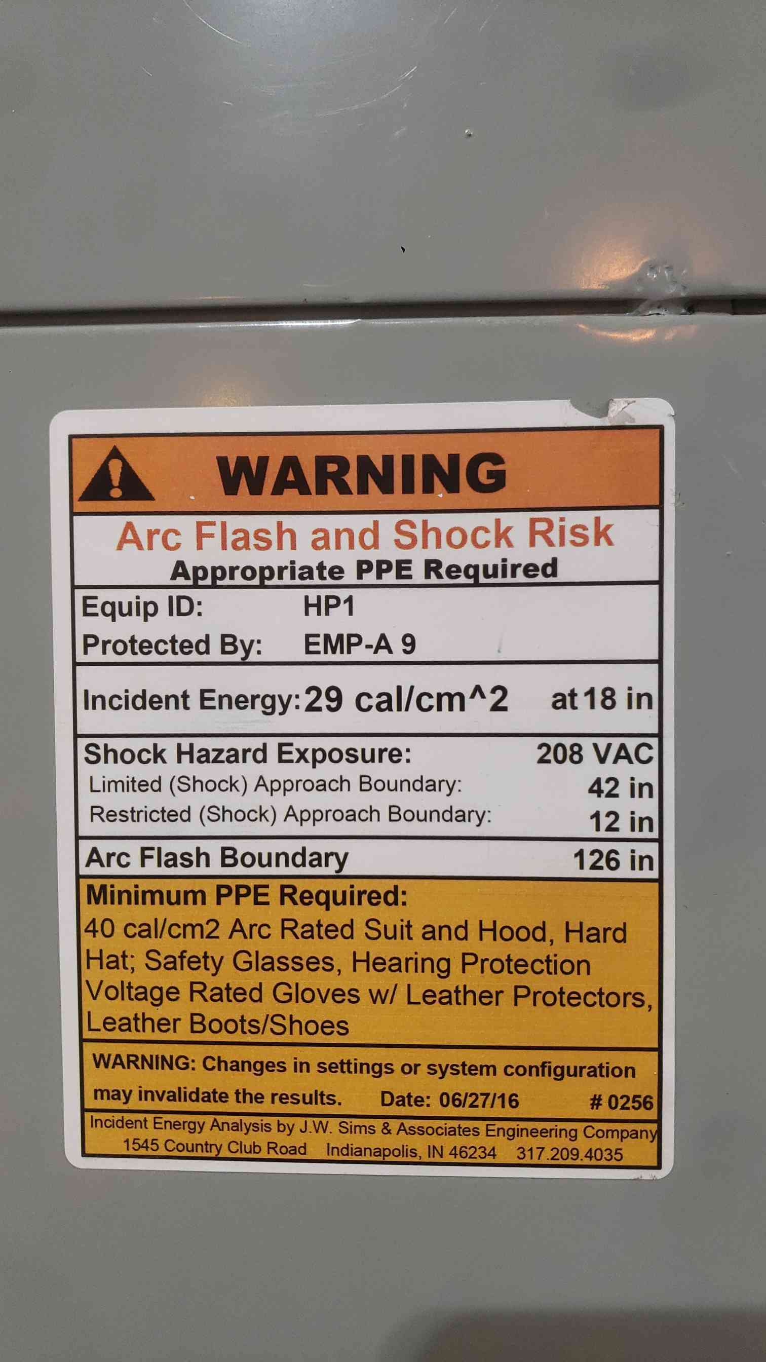 1200 Amp. General Electric, AV-Line, Switchboard Panelboard, 208 Volts, 3 Phase, with 5 3-Pole Breakers - Image 3