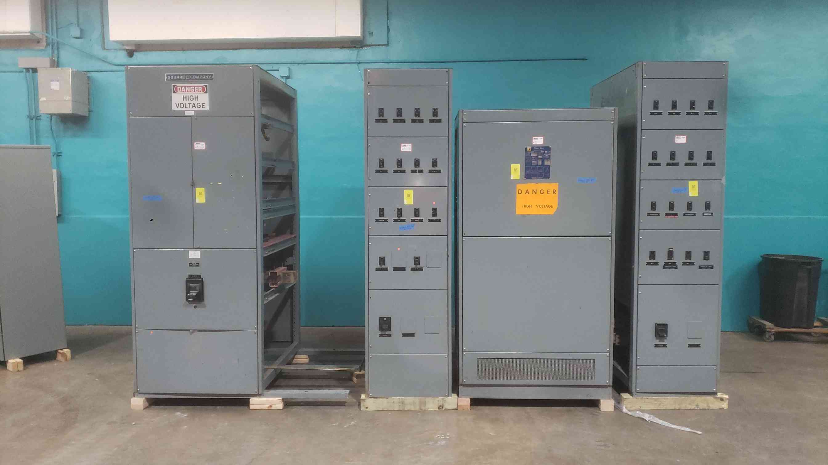 800 Amps, Square D #Power-Zone, Switchboard w/ 300 KVA Transformer, 480V-208V, 4 Section - Image 1