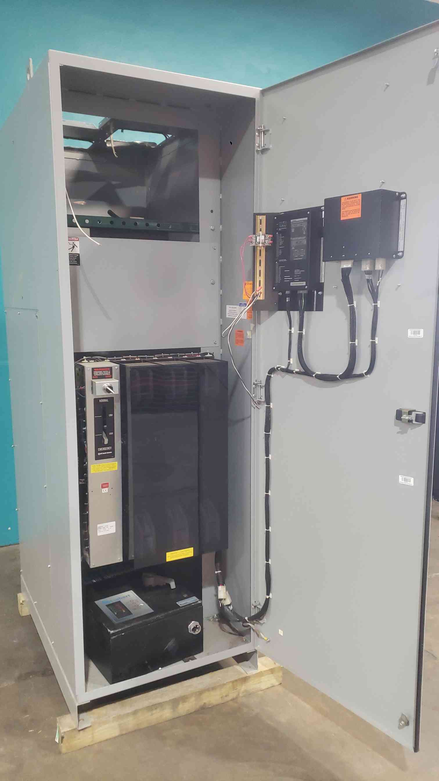 1600 Amp. GE Zenith #ZTSL160ES-7, Automatic Transfer Switch, 480 Volts, 3 Phase - Image 3