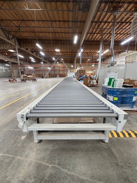 Cefla #Mito, 2P spray line, loading conveyor, 55 gallon agitator w/ elevator, 2018 - Image 7