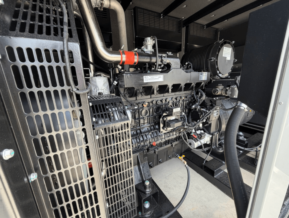 300 KW Gillette #SP-3000P, standby Natural gas Generator, sound attenuated enclosure, 277/480 Volts, 0 Hours - Image 2