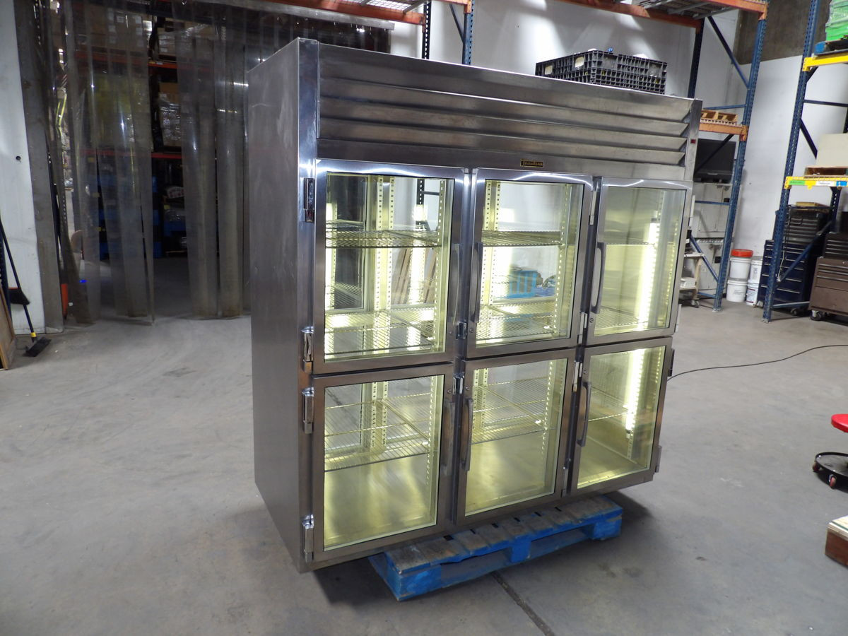 Traulsen #RHT332NPUT-HHG, 3-Section Reach-In Refrigerator, 31.8 Cu. Ft., 34-38°F, R-450A, 120 V. AC, 1 phase - Image 2