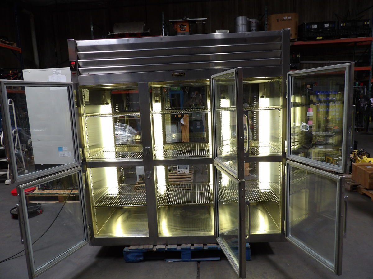 Traulsen #RHT332NPUT-HHG, 3-Section Reach-In Refrigerator, 31.8 Cu. Ft., 34-38°F, R-450A, 120 V. AC, 1 phase - Image 3