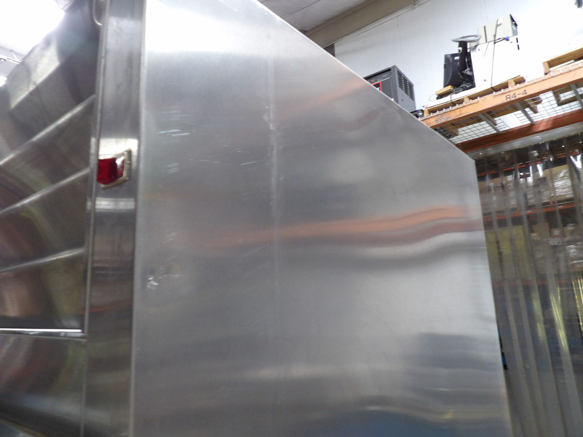 Traulsen #RHT332NPUT-HHG, 3-Section Reach-In Refrigerator, 31.8 Cu. Ft., 34-38°F, R-450A, 120 V. AC, 1 phase - Image 7