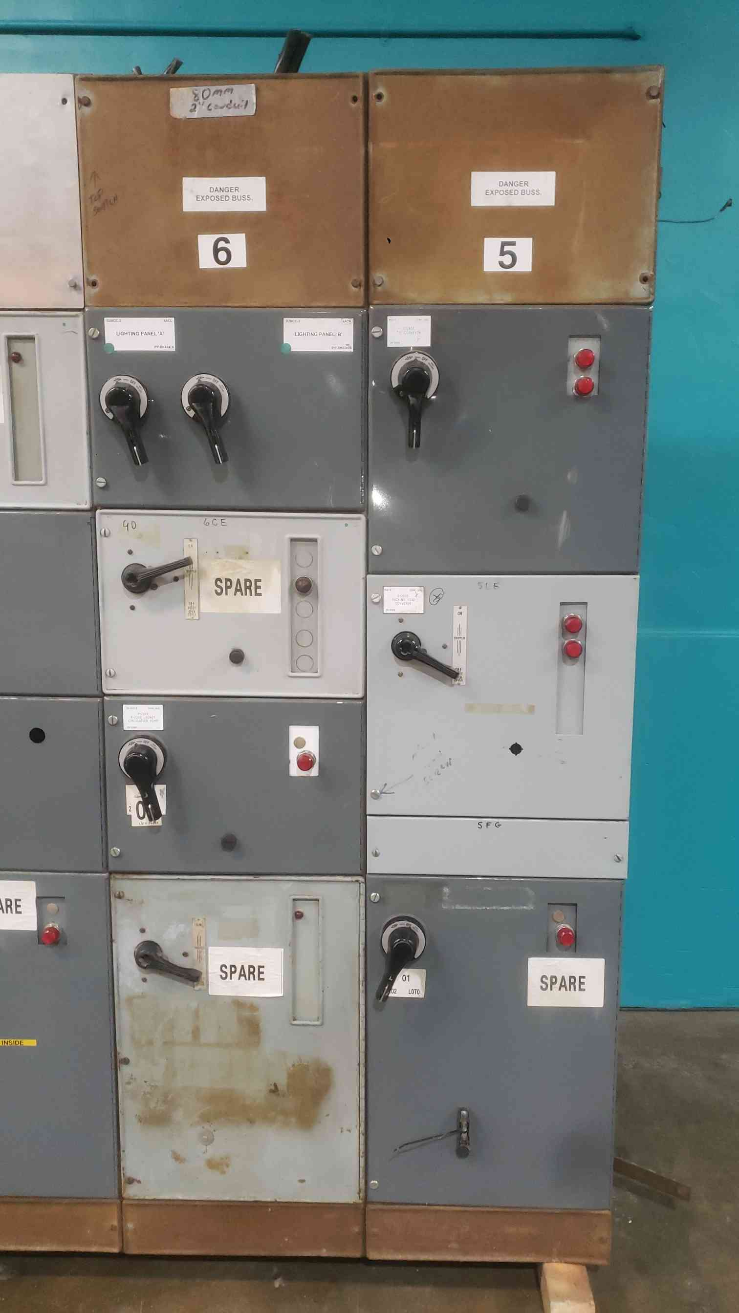 Square D, #4, 4 sections, 11 buckets, motor control center - Image 4