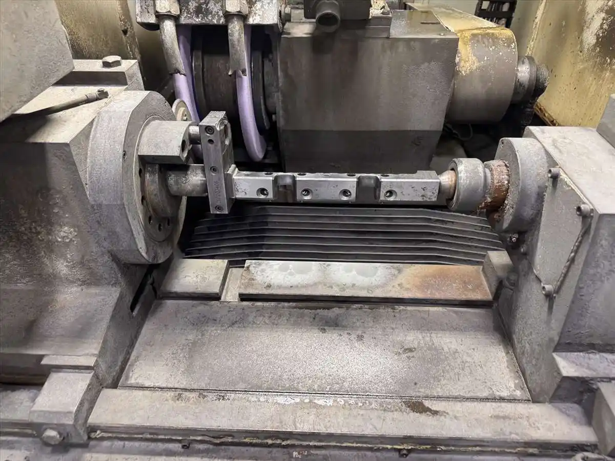 16" x 32" Weldon #1632-Gold, CNC universal cylindrical grinder, GE Fanuc 18iM, 15 HP, 2002 - Image 3
