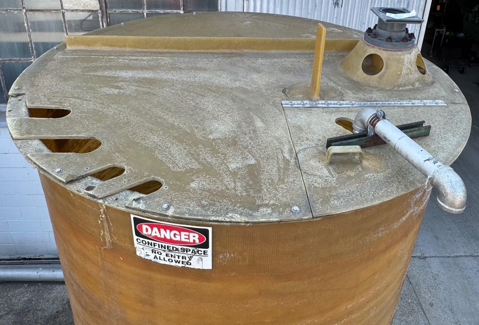 2000 gallon Palmer, fiberglass tank - Image 7