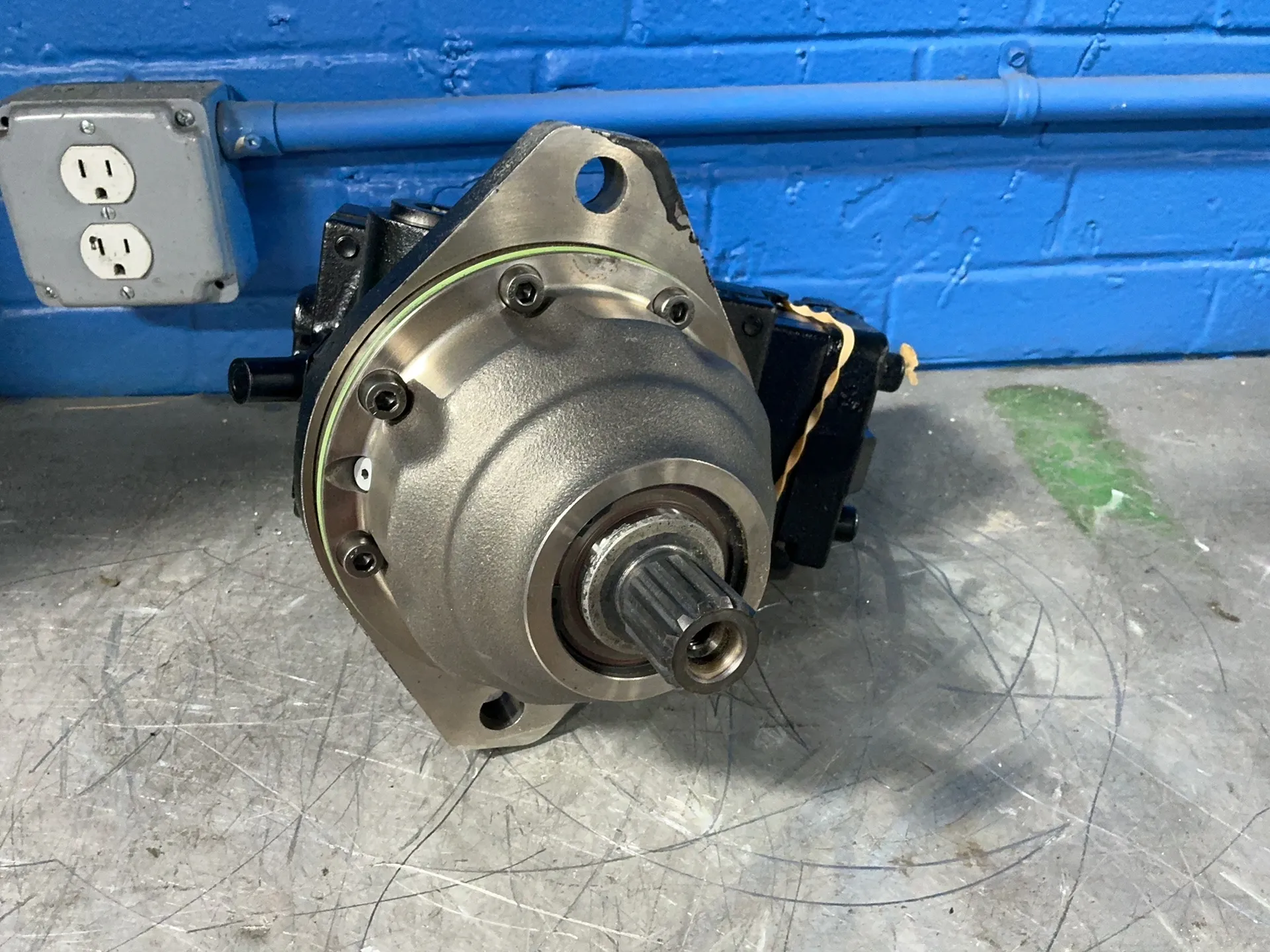 Danfoss #51C0601-RD1B, Motor Track Drive (10 available) - Image 2
