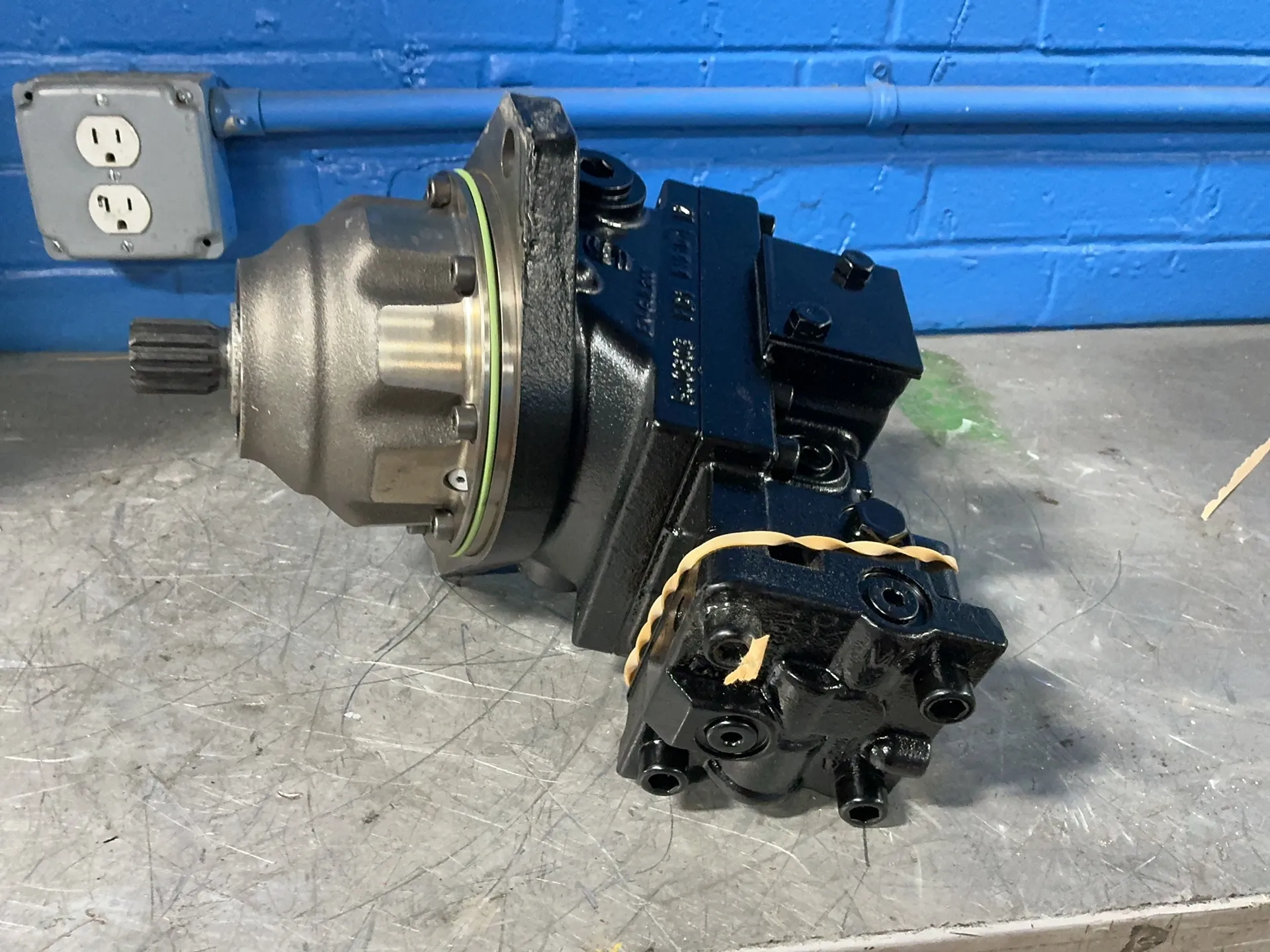 Danfoss #51C0601-RD1B, Motor Track Drive (10 available) - Image 3