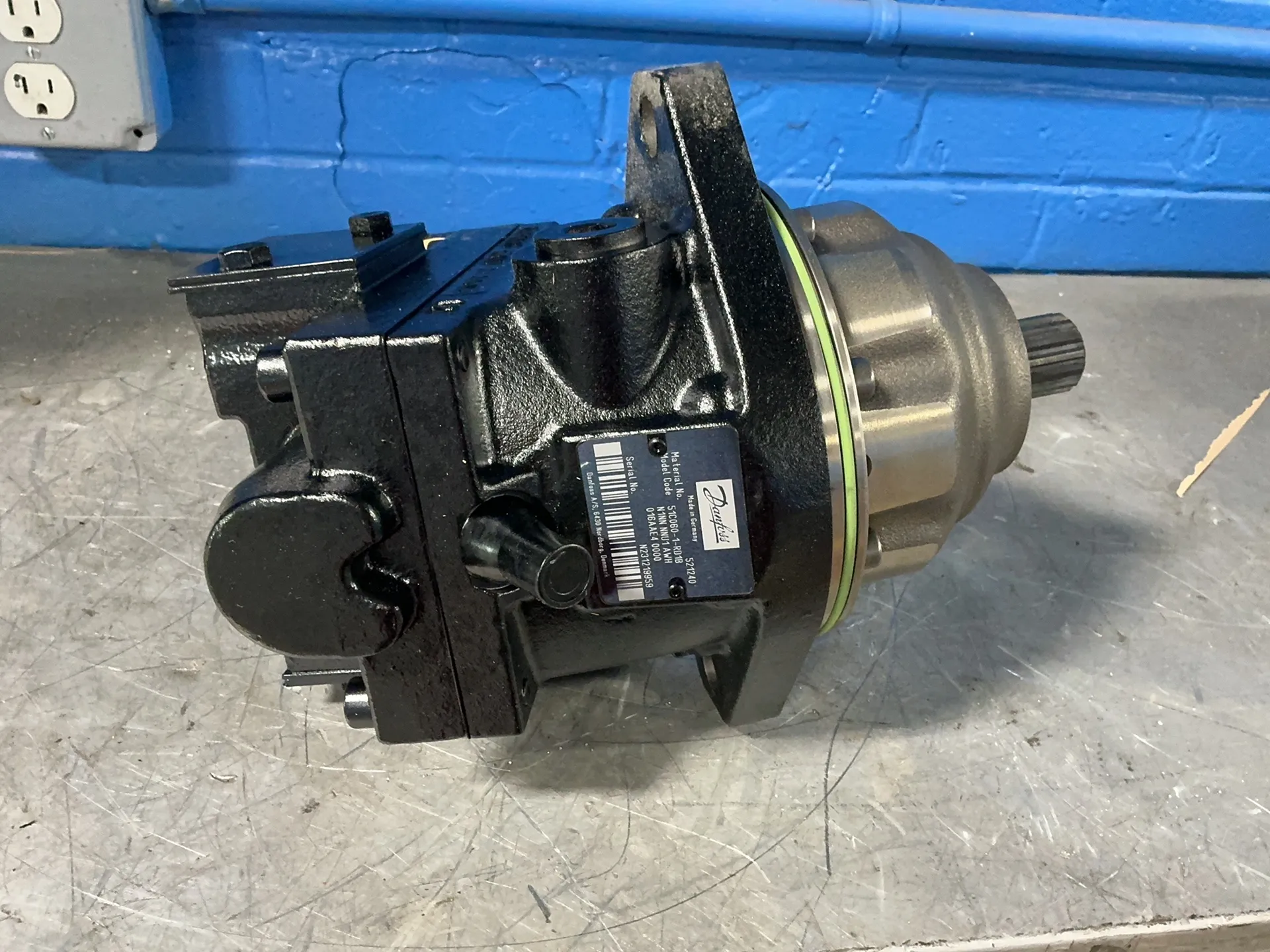 Danfoss #51C0601-RD1B, Motor Track Drive (10 available) - Image 5