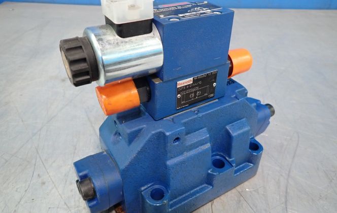 Rexroth #R900915069, Solenoid-Operated Directional Spool Valve - Image 4