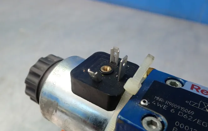 Rexroth #R901045541, Hydraulic Directional Control Valve - Image 3