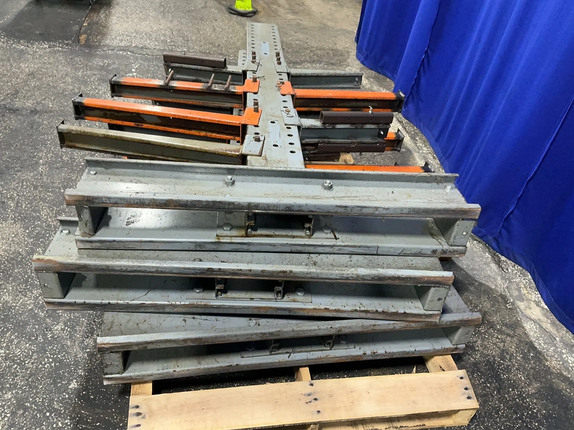 53" x 95" Cantilever Racking, 3 Uprights, 21 Arms 18" & 30" L - Image 1