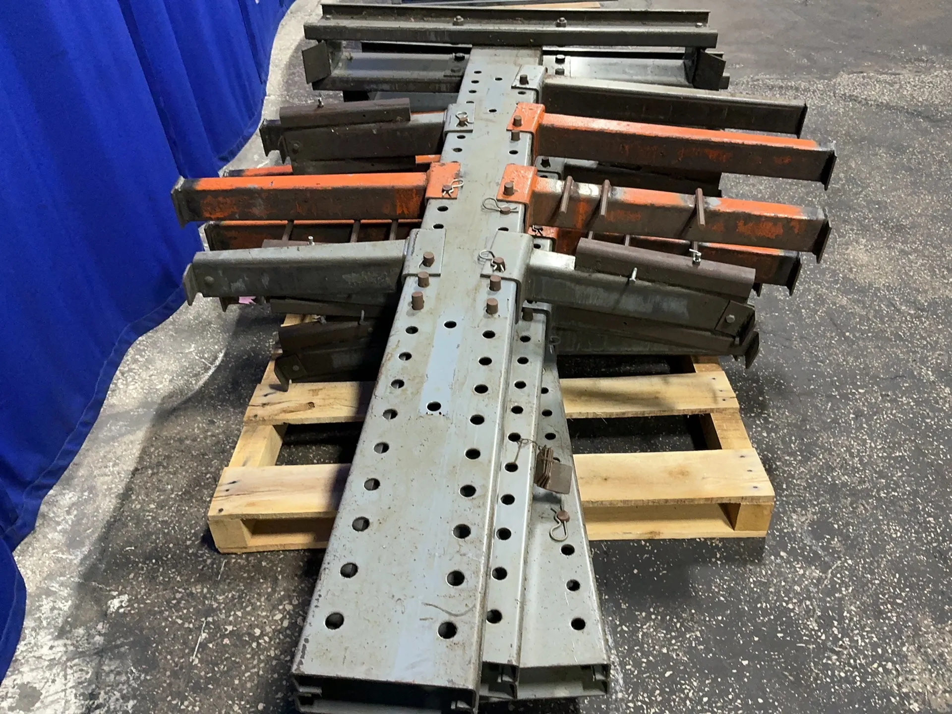 53" x 95" Cantilever Racking, 3 Uprights, 21 Arms 18" & 30" L - Image 5