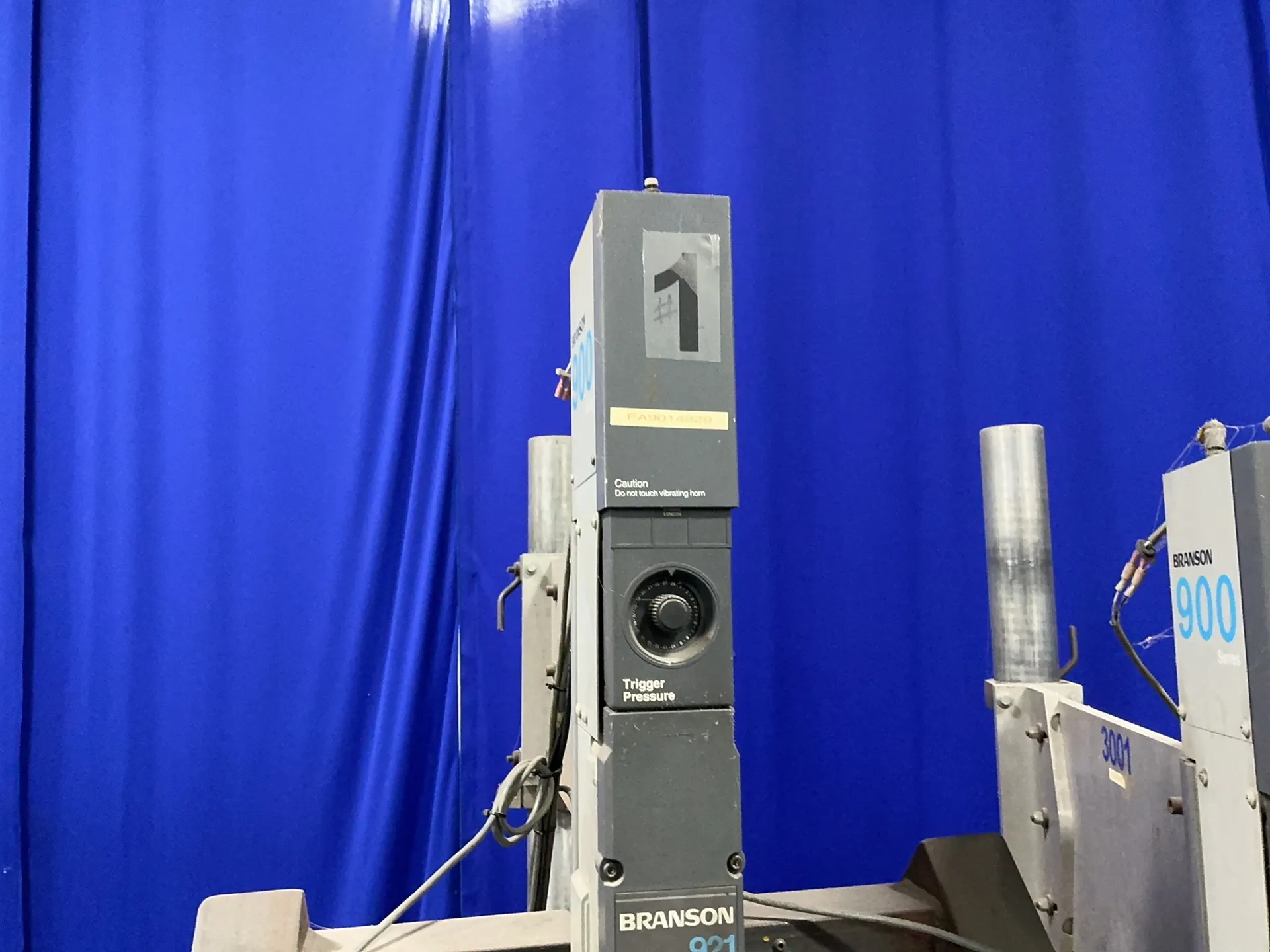 Branson 2-Head Ultrasonic Welder, 23" x 32", 2,000 width, 14 A., Branson Controls - Image 4