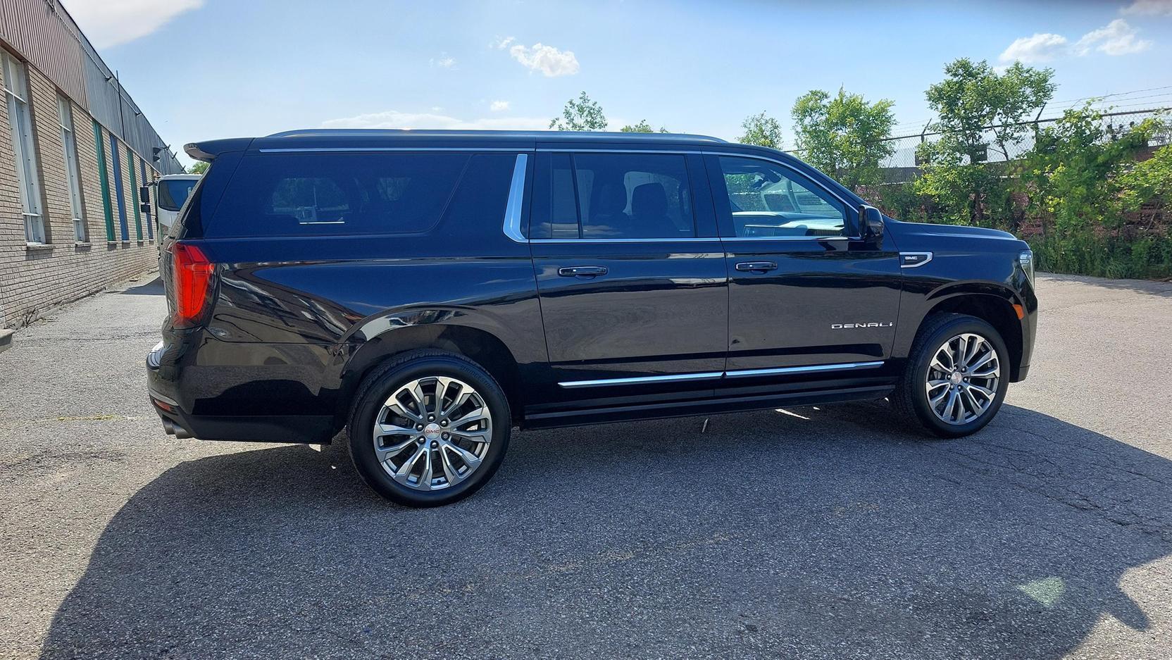 GMC #Yukon-XL-Denali, 6.2L V8, 10 speed automatic transmission, 7 seater SUV, black, 1 owner, 2022 - Image 4