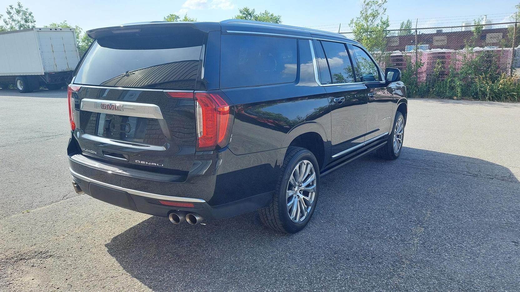 GMC #Yukon-XL-Denali, 6.2L V8, 10 speed automatic transmission, 7 seater SUV, black, 1 owner, 2022 - Image 5