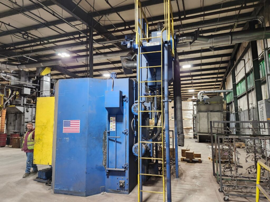 Wheelabrator, spin hanger blasting machine, 34 HP, extra hanger racks, dust collector, 2015 - Image 5