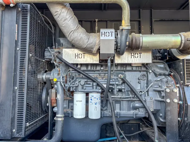 275 KW Generac #SD0275, diesel generator set, enclosed, 120/208 Volts, 3 phase, 2013 - Image 4