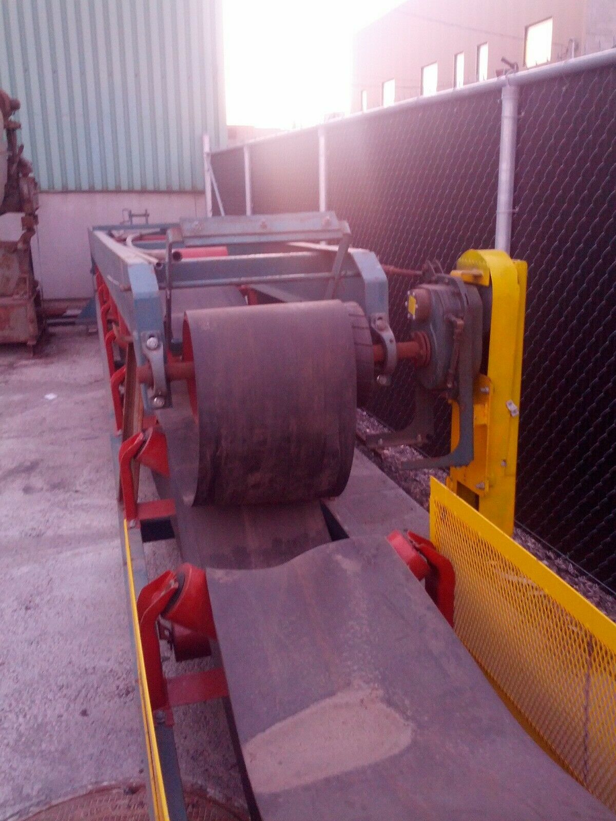 24" wide x 60' long, Carminex, V-trough belt conveyor, folds in 2 sections, TEFC drive, push-button controls - Image 3