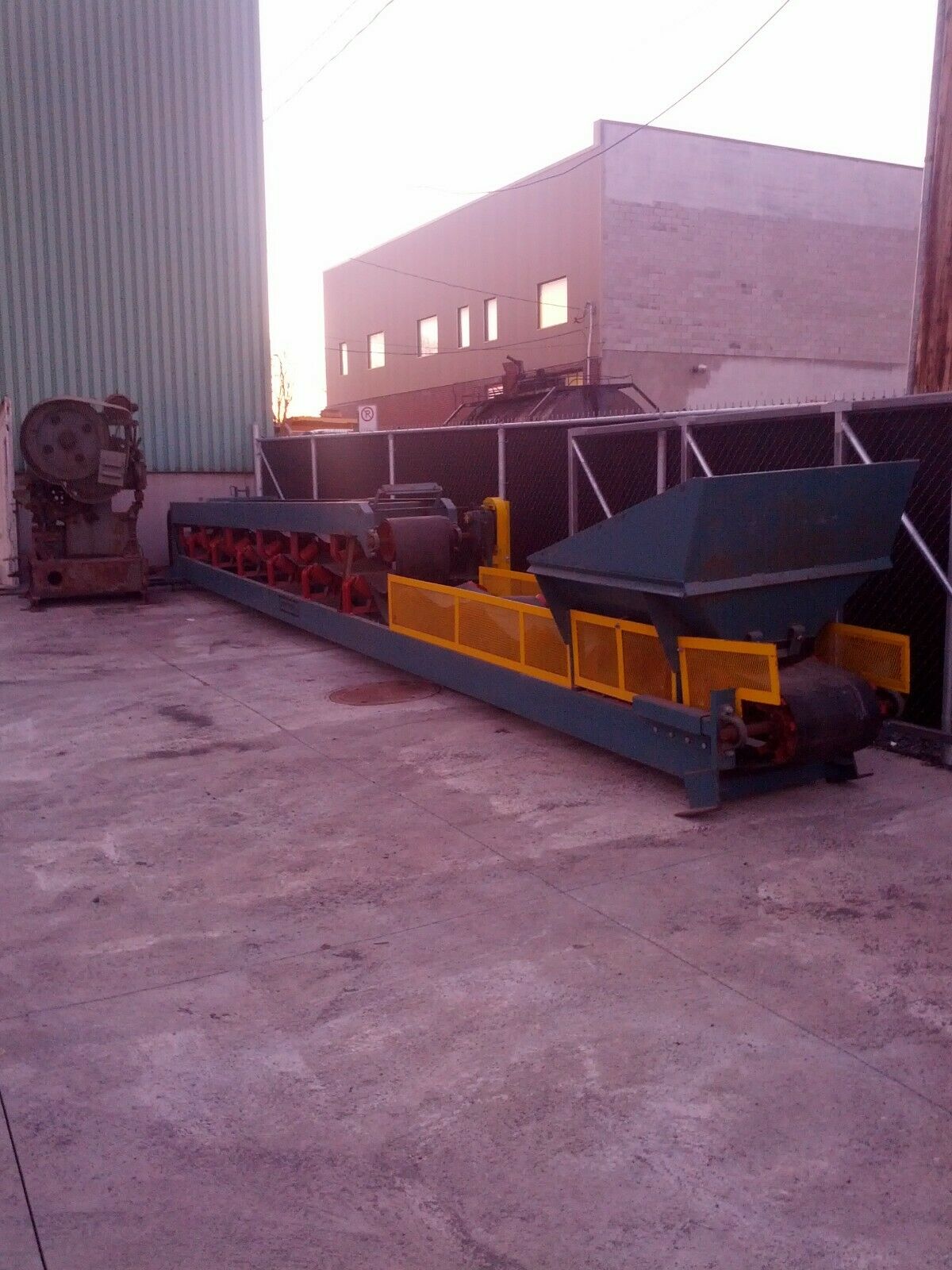 24" wide x 60' long, Carminex, V-trough belt conveyor, folds in 2 sections, TEFC drive, push-button controls - Image 4