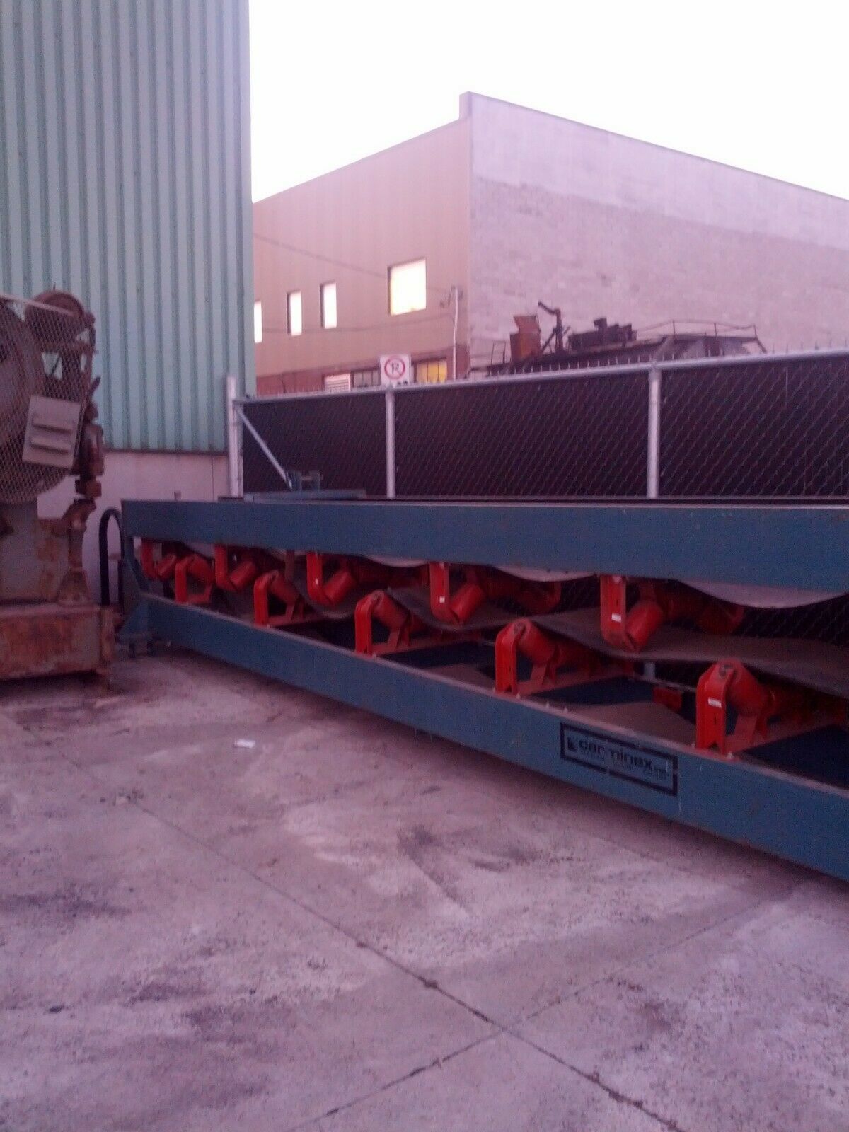 24" wide x 60' long, Carminex, V-trough belt conveyor, folds in 2 sections, TEFC drive, push-button controls - Image 9