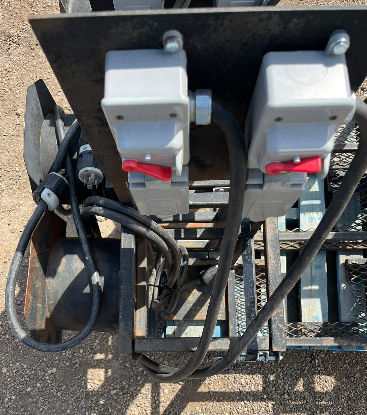 Submersible Pump Racks, 20 amps, 194&deg;F max. allowable conductor temperature, 600 Volts - Image 4