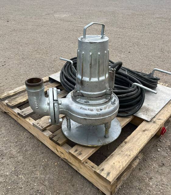 Flygt #3068.180, Submersible Pump w/Starter, 2.75" discharge, 3.2 HP, 1655 RPM, 230 Volts, 3PH - Image 2