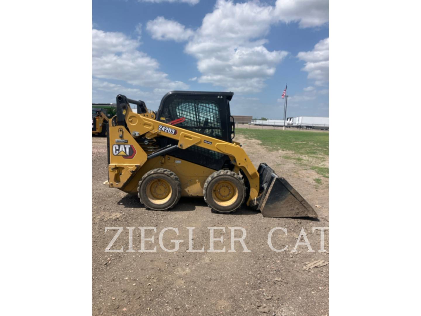 Cat 242D3, Skid Steer Loader, 1223 hours, S/N: T8A00890, 2024 - Image 7