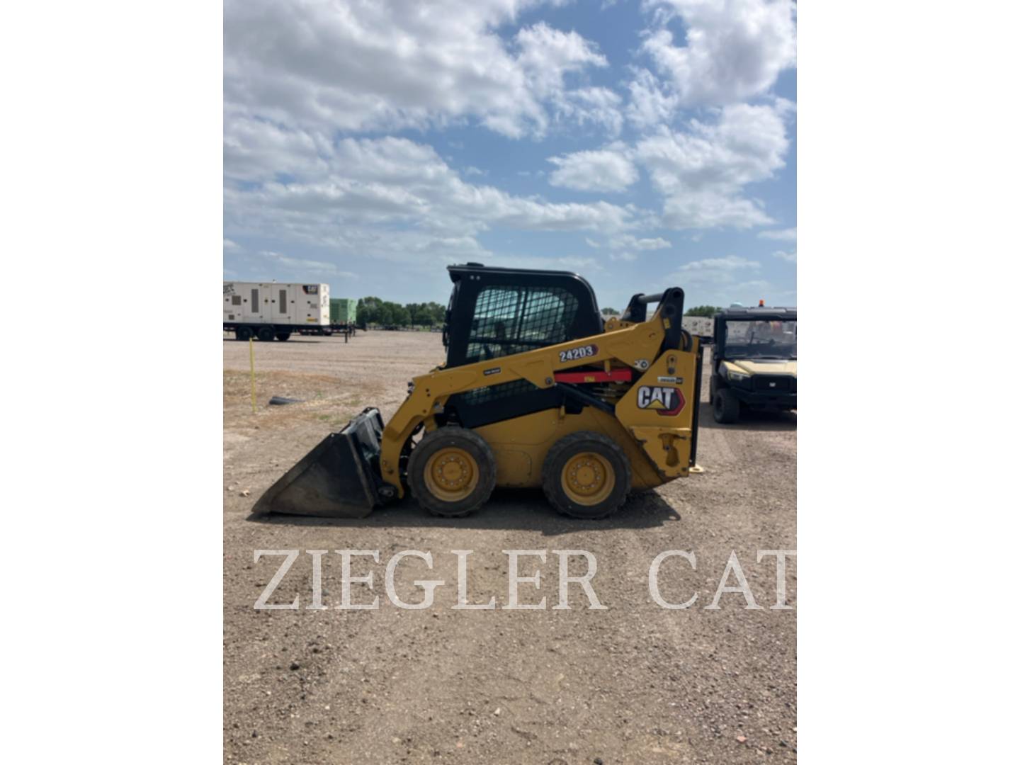 Cat 242D3, Skid Steer Loader, 1223 hours, S/N: T8A00890, 2024 - Image 8