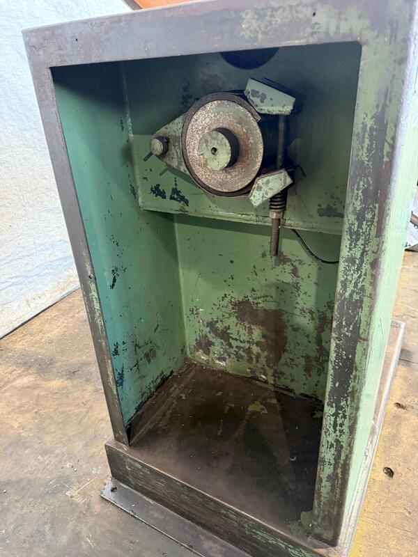 2500 lb. American #60, uncoiler, 18" width, manual drag brake, (3 available) - Image 4
