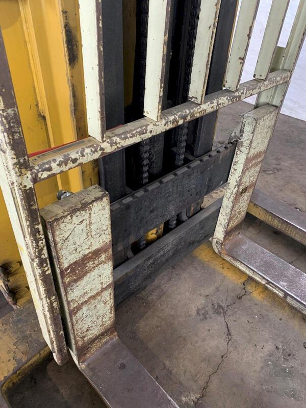 4000 lb. Yale, electric walk behind forklift, 12 V., 2-stage mast, 15' lift - Image 4