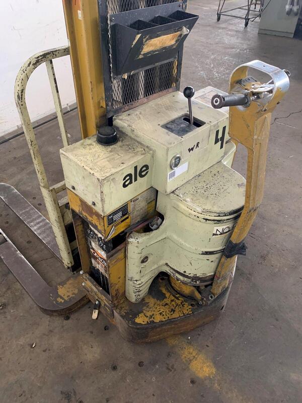 4000 lb. Yale, electric walk behind forklift, 12 V., 2-stage mast, 15' lift - Image 7