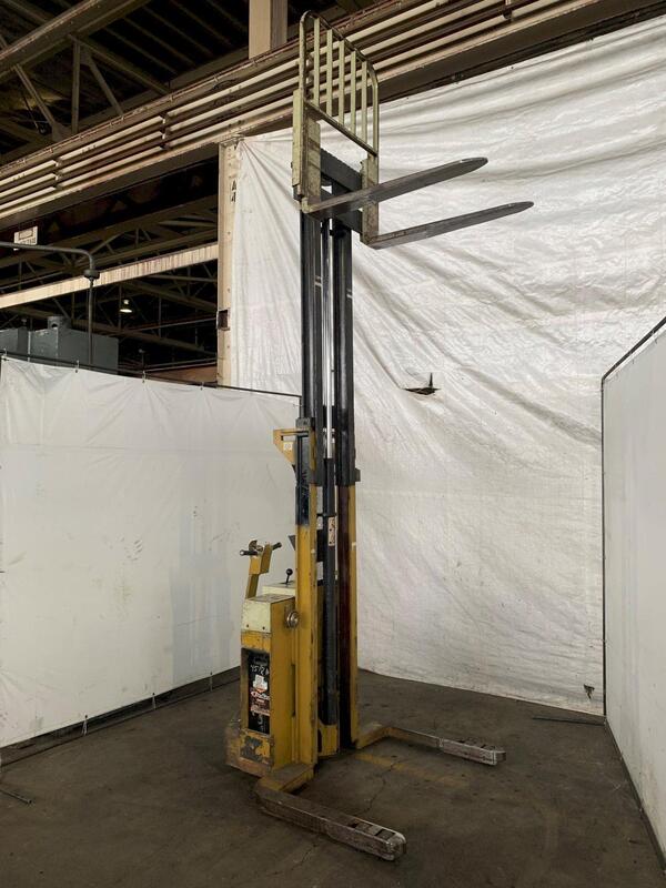 4000 lb. Yale, electric walk behind forklift, 12 V., 2-stage mast, 15' lift - Image 8