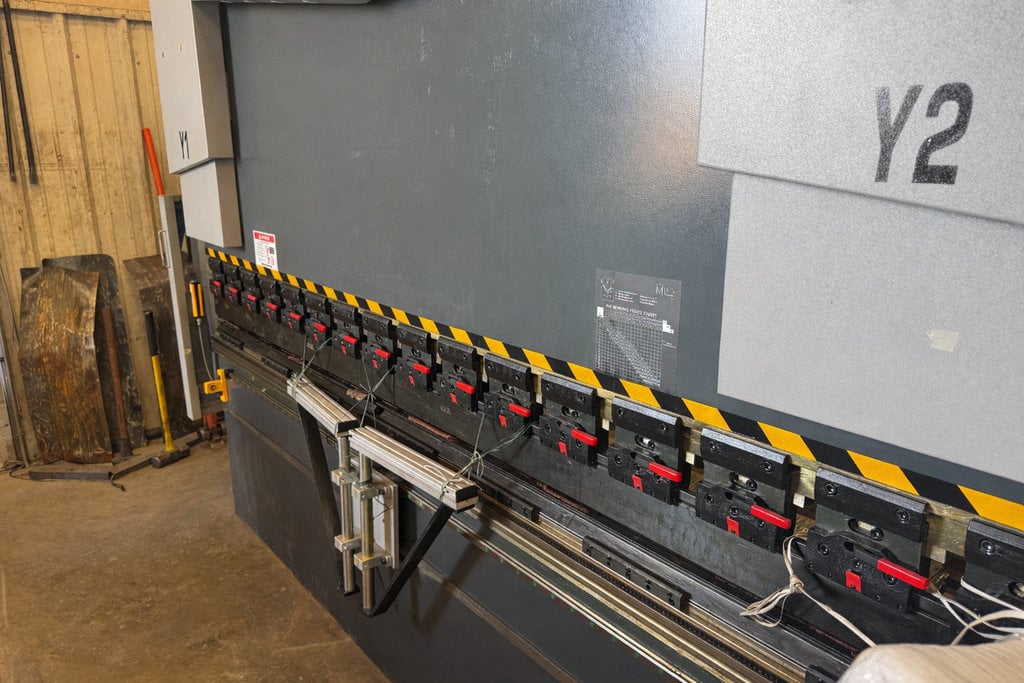 175 Ton, Jay-Shree #KPBF-1632, 3+1 Axis CNC hydraulic press brake, 10' overall, 106" between housing, 7.87" - Image 3