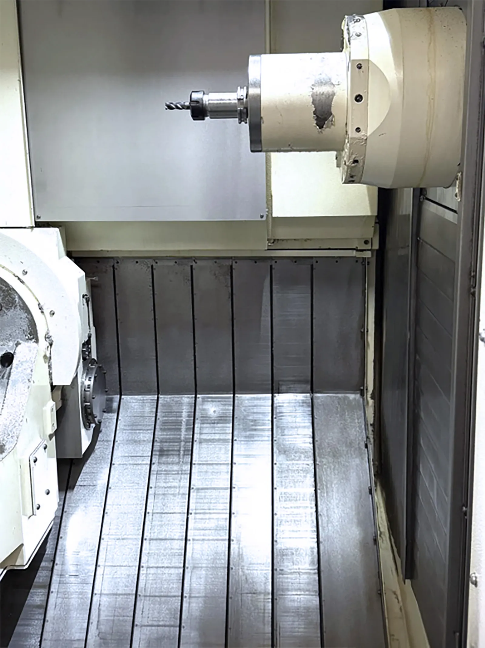 Mazak #HCR-5000, 5-Axis CNC vertical machining center, 28.7" X, 28.7" Y, 28.7" Z, 18000 RPM, CAT 40, 47 HP - Image 4