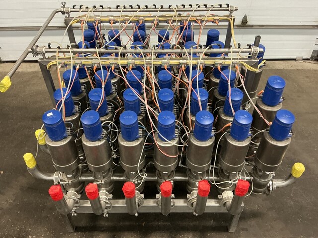2.5" Alfa-Laval, valve cluster with 42 mixproof CP-3 valves with think top - Image 9