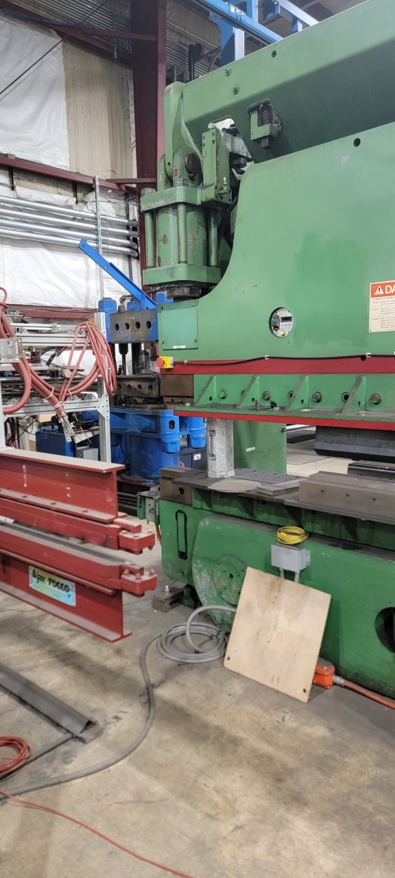 175 Ton, Cincinnati #175-FM, hydraulic press brake, 10' overall, 8' 6" between housing, 10" stroke, 8" - Image 7