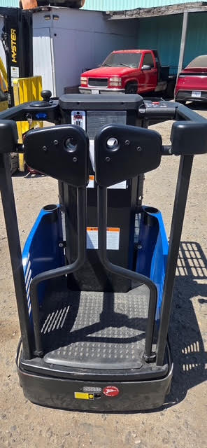 Blue Giant #BG-Zero, electric access vehicle / order picker, 24 V., 300 lb operator capacity, ~4 hr runtime - Image 1