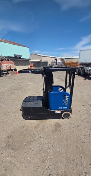 Blue Giant #BG-Zero, electric access vehicle / order picker, 24 V., 300 lb operator capacity, ~4 hr runtime - Image 4