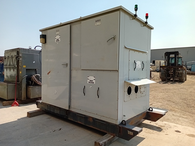 UEE, Outdoor Switchgear Cabinet, 1200 amp, 15000 Volts, NEMA 3R enclosure, 2008 - Image 2