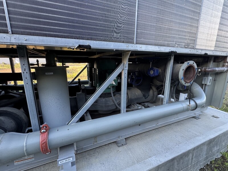 500 Ton, Trane, Air-Cooled Helical Rotary Chiller, 350 psig, (4) 1.5 HP fan motors, R134A refrigerant, 575 - Image 4