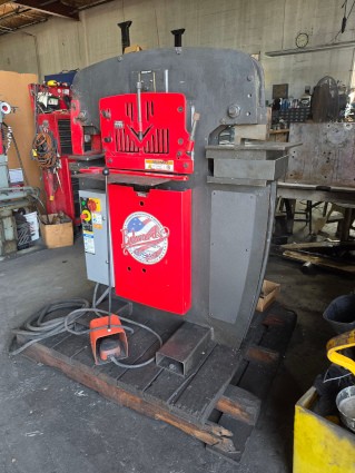 4" x 4" x 1/4" Edwards, 55 ton, hydraulic, 5 HP, 3 phase, notcher, 2014 - Image 2