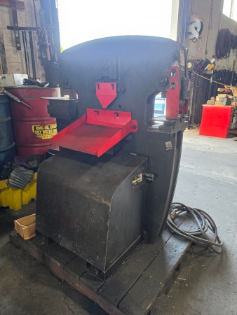4" x 4" x 1/4" Edwards, 55 ton, hydraulic, 5 HP, 3 phase, notcher, 2014 - Image 3